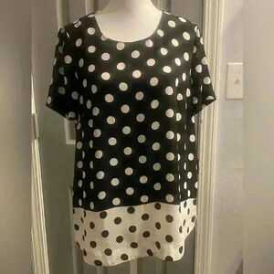 DR2 by Daniel Rainn black & white contrast polka dot shirt sleeve top EUC Small